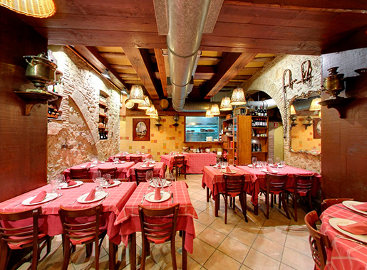 MesónAsadorCastell4 Girona Comedor
