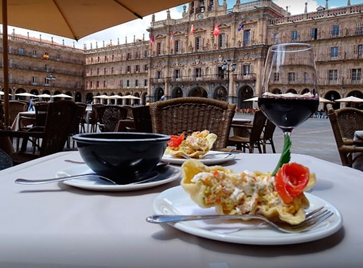 uranis El Antojo de la Plaza L2 terraza con postre