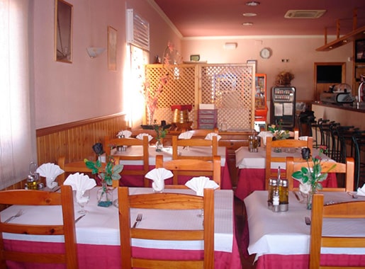 uranis antic L2 salon interior