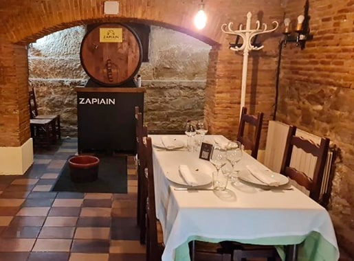 uranis asador L2 mesa bodega