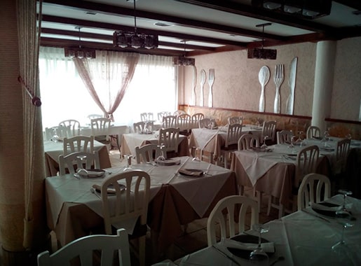 uranis asador epoca L2 salon sillas sin tapizar