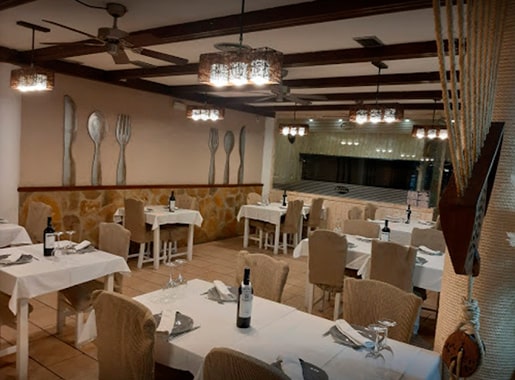 uranis asador epoca L3 comedor sillas tapizadas