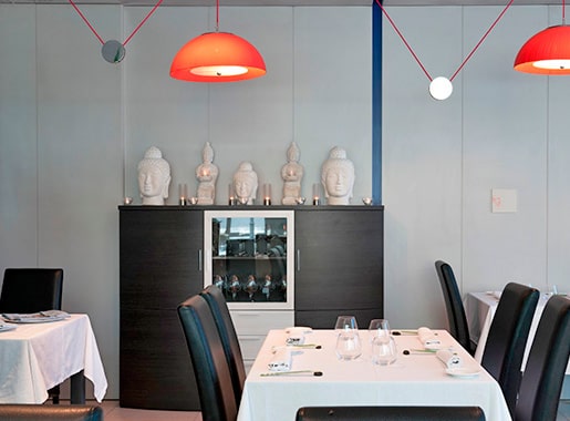 uranis blue gallery L1 comedor lamparas rojas