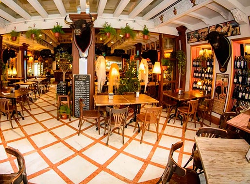 uranis catedral L1 vista general comedor