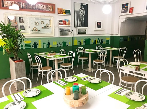 uranis decuchareo28 L3 comedor principal decoracion verde