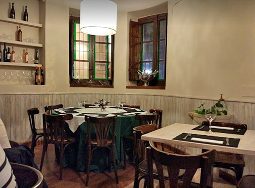 uranis diabluras L3 comedor mesa redonda mantel verde