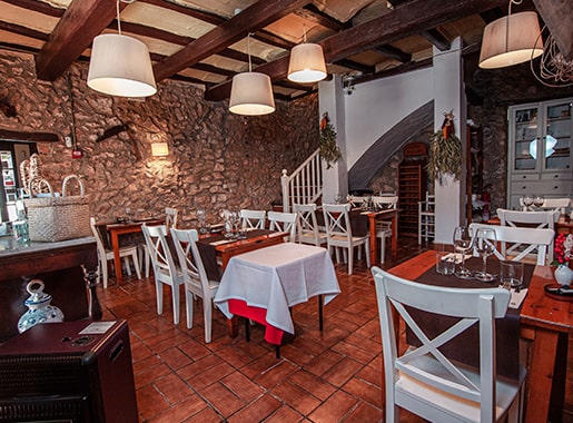 uranis drac L2 salon rustico piedra