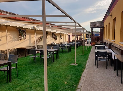 uranis el cortijo L3 terraza toldos cesped