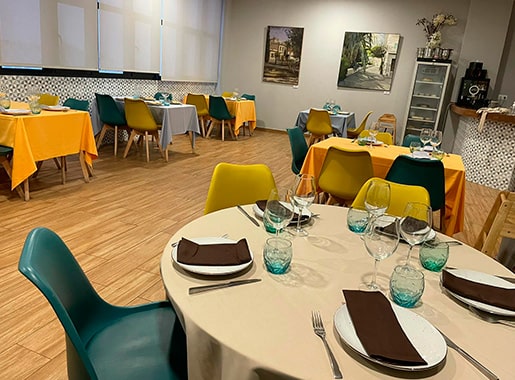 uranis grajuela L3 comedor manteles coloridos