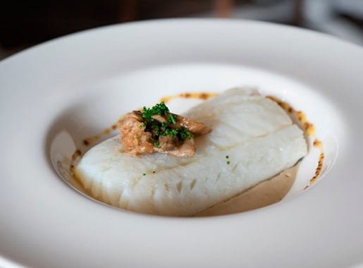 uranis guisandera c1 comida pescado con salsa min