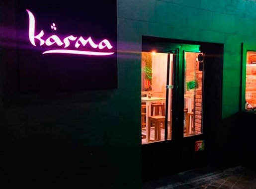 uranis karma L1 fachada local