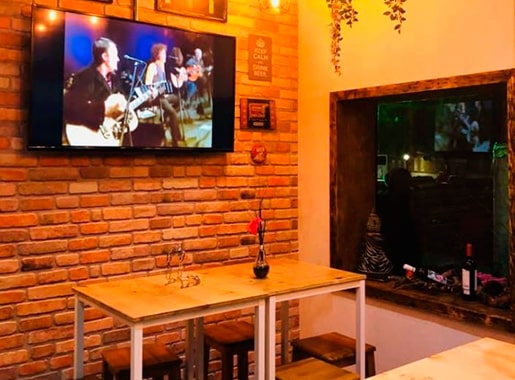 uranis karma L2 mesa vip con televisionn
