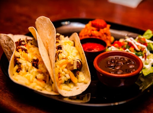 uranis mamalupe c1 tacos de carne y ensalada