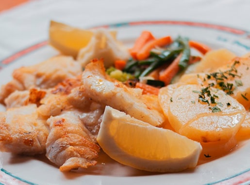 uranis marisqueria pesquera c2 pescado con limon