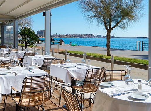 uranis mundet L3 terraza con vistas al mar