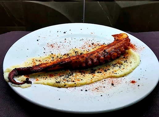 uranis nur bar C1 octopodo