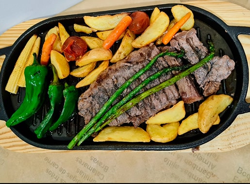 uranis nur bar C2 pimientos