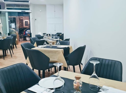 uranis nur bar L3 salon entrada