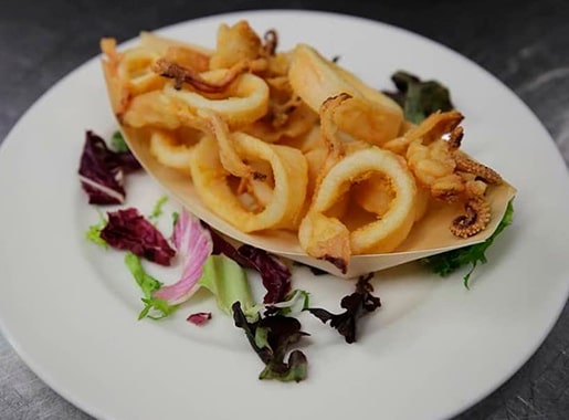 uranis porto chico c2 calamares con ensalada
