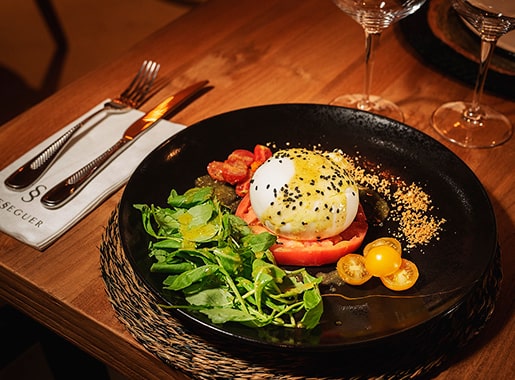 uranis presseguerlleida c2 ensalada con tomate y queso min