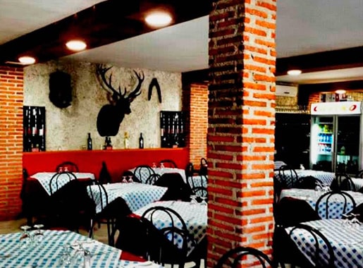 uranis rincon castro L3 comedor columnas de piedra
