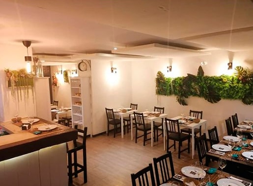 uranis ropavieja centro L1 comedor principal con barra min
