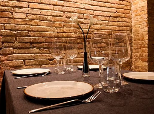 uranis saroa L1 mesa reservada para dos personas