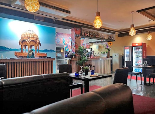 uranis tandoori fuenlabrada L2 comedor interior