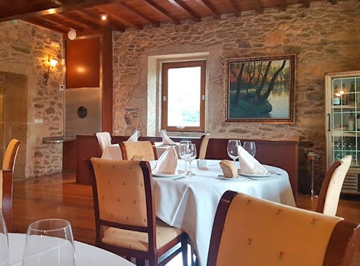 uranis villa verde L2 comedor rustico piedra