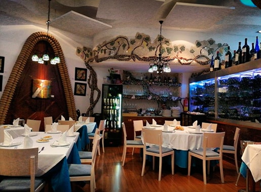 urante doramarpuerto L1 zona con decoracion rustica