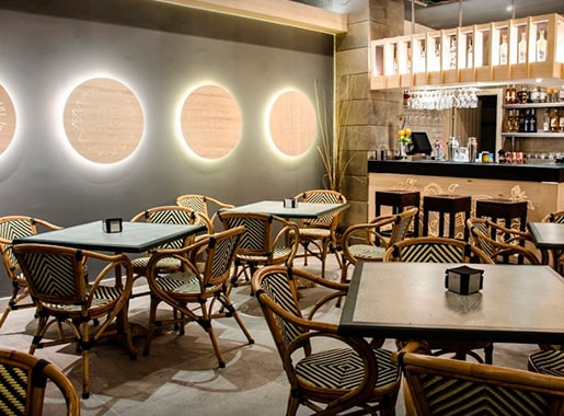 urante inti de oro castellana L2 comedor mesa negra