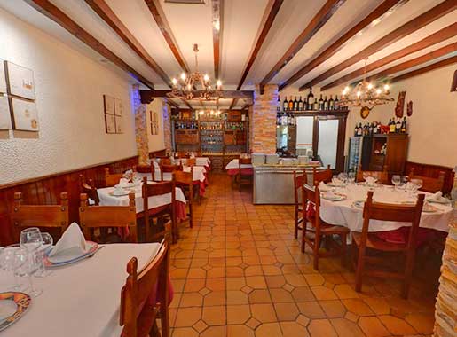 Restaurante Asador Meson Valderrey En Tordesillas