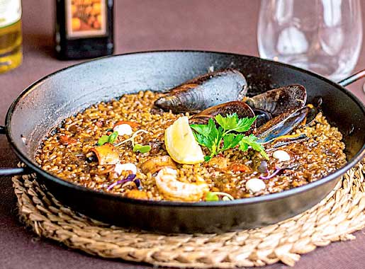 urante_La_Terrassa_del_Maset_Sadurni_C1_paella