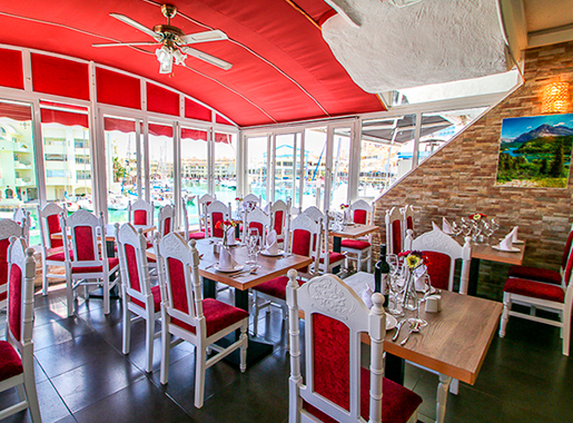 CinnamonClub Malaga Comedor2